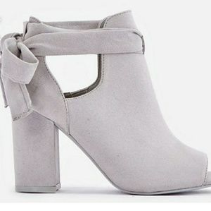 Bowa Tie Dress Sandals size 8.5 in Grey